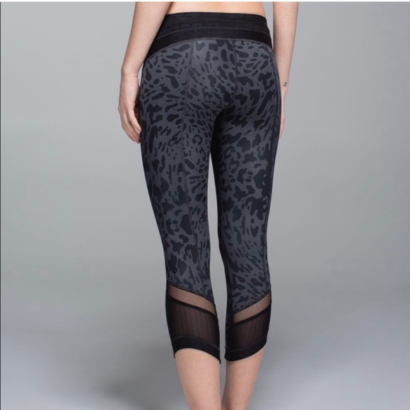 EUC- LULULEMON “Just Breathe Crop” - Animal Swirl: Deep Coal Light/Black - Picture 1 of 7